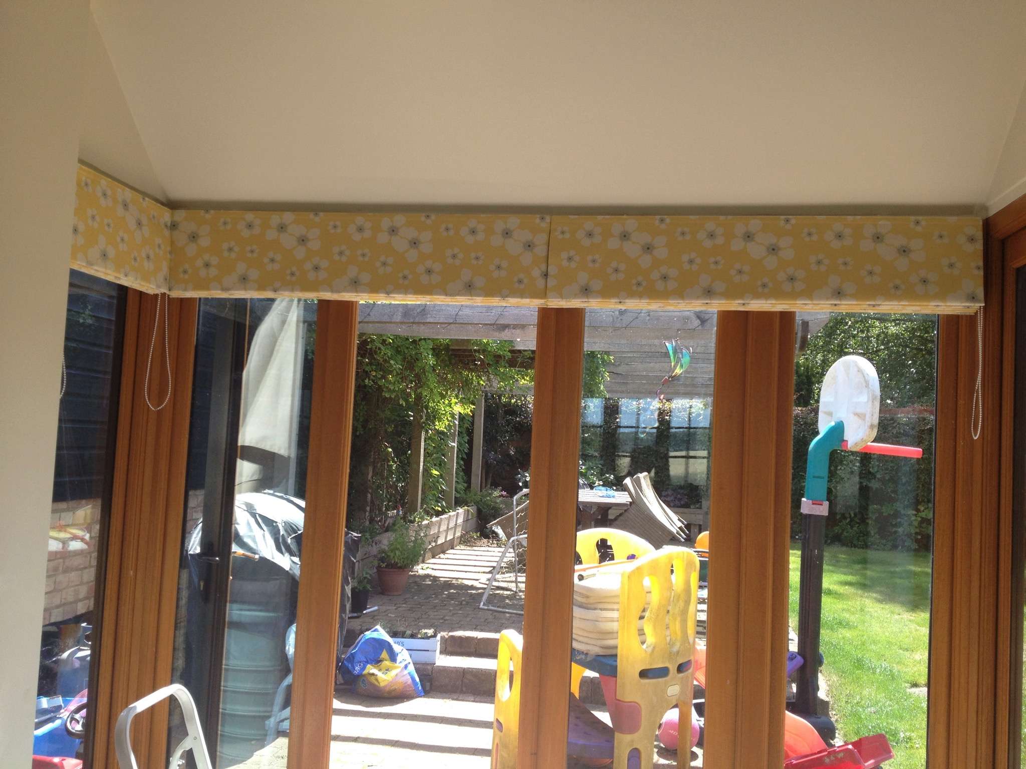 Bay window blinds